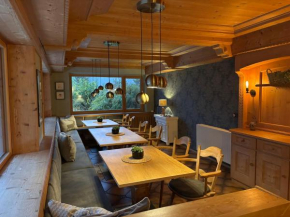 Dreimäderlhaus am Berg